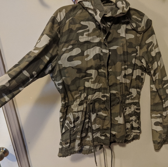 American Eagle Outfitters Jackets & Blazers - 🌻🌻AE Camo Army Green Thin Jacket